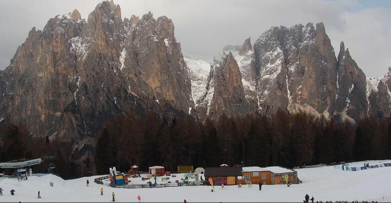 Webcam Vigo di Fassa-Pera-Ciampedìe - Vigo - dirupi di Larsech