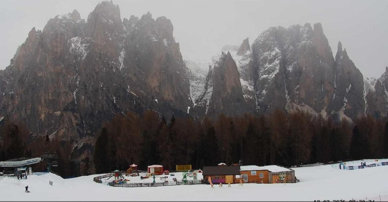 Webcam Vigo di Fassa-Pera-Ciampedie - Vigo - dirupi di Larsech