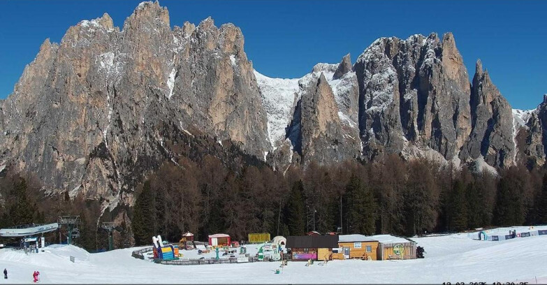 Webcam Vigo di Fassa-Pera-Ciampedie - Vigo - dirupi di Larsech