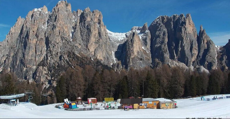 Webcam Vigo di Fassa-Pera-Ciampedìe - Vigo - dirupi di Larsech