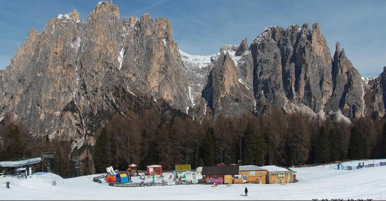 Webcam Vigo di Fassa-Pera-Ciampedìe - Vigo - dirupi di Larsech