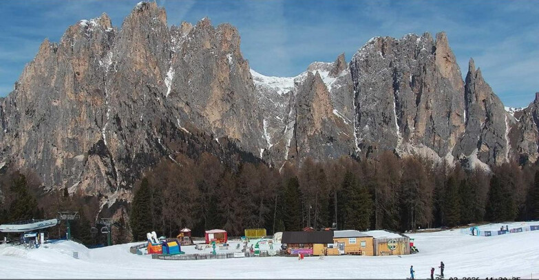 Webcam Vigo di Fassa-Pera-Ciampedìe - Vigo - dirupi di Larsech