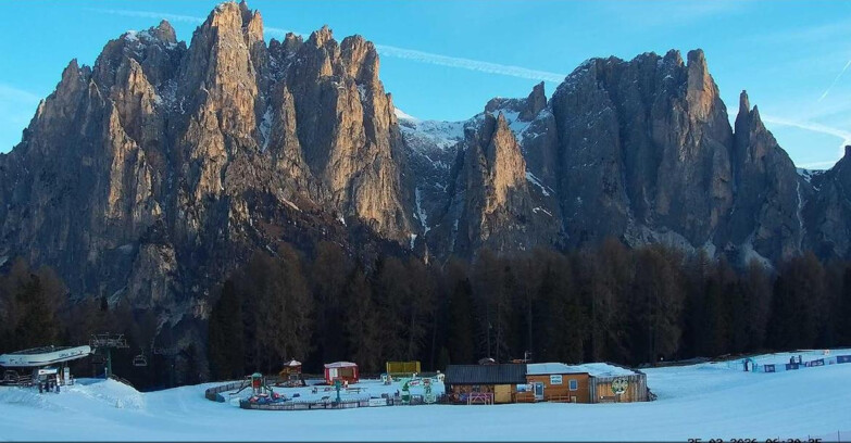 Webcam Vigo di Fassa-Pera-Ciampedìe - Vigo - dirupi di Larsech