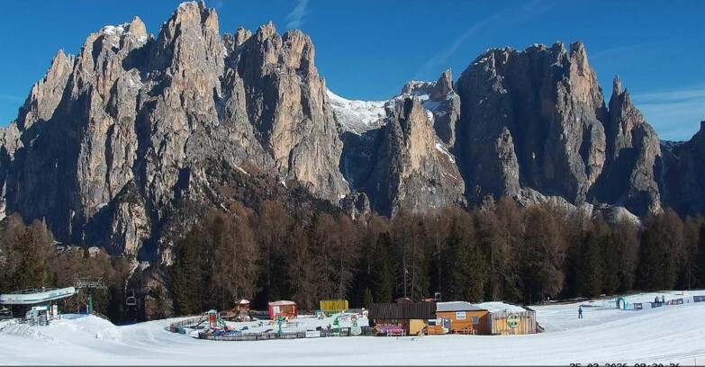 Webcam Vigo di Fassa-Pera-Ciampedìe - Vigo - dirupi di Larsech