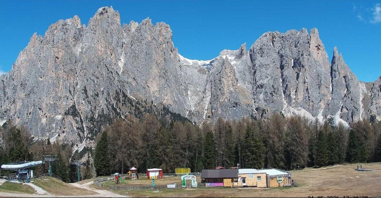 Webcam Vigo di Fassa-Pera-Ciampedìe - Vigo - dirupi di Larsech