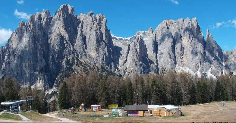 Webcam Vigo di Fassa-Pera-Ciampedìe - Vigo - dirupi di Larsech