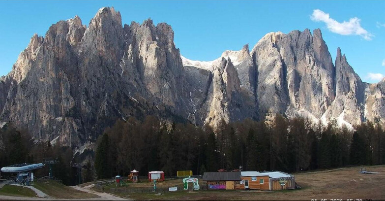 Webcam Vigo di Fassa-Pera-Ciampedìe - Vigo - dirupi di Larsech
