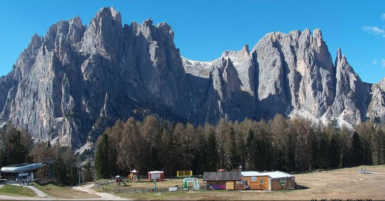 Webcam Vigo di Fassa-Pera-Ciampedìe - Vigo - dirupi di Larsech