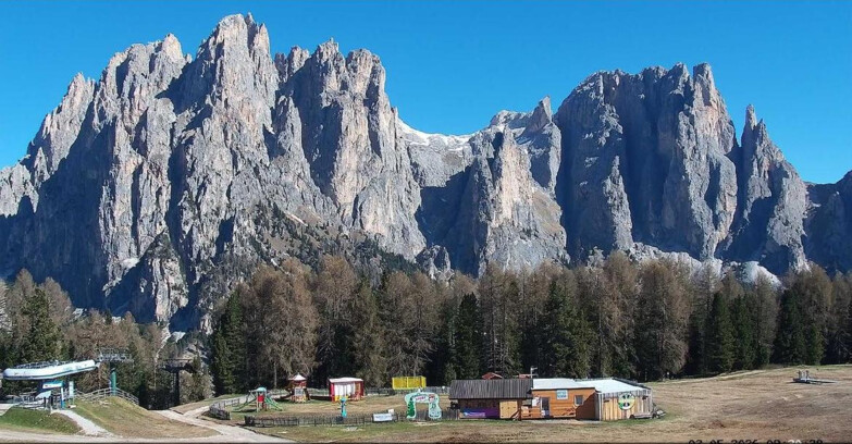 Webcam Vigo di Fassa-Pera-Ciampedìe - Vigo - dirupi di Larsech