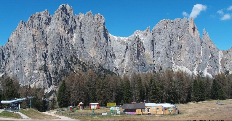 Webcam Vigo di Fassa-Pera-Ciampedìe - Vigo - dirupi di Larsech