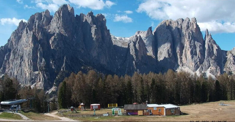 Webcam Vigo di Fassa-Pera-Ciampedìe - Vigo - dirupi di Larsech
