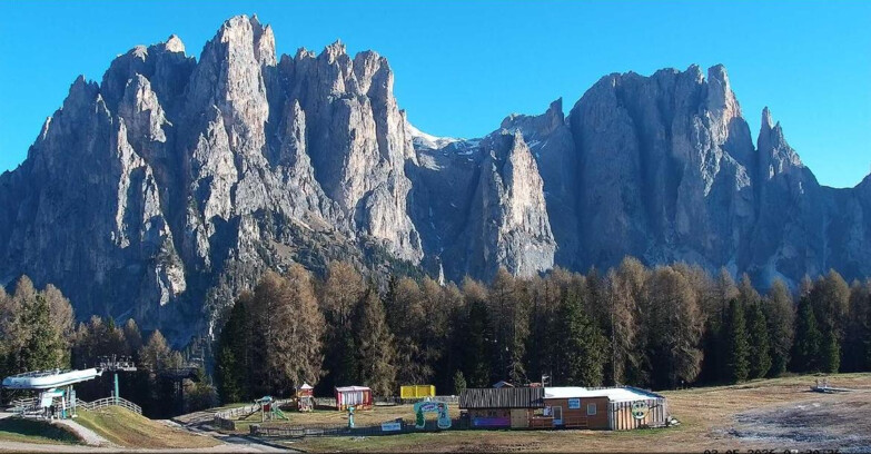 Webcam Vigo di Fassa-Pera-Ciampedìe - Vigo - dirupi di Larsech