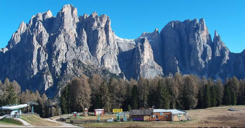 Webcam Vigo di Fassa-Pera-Ciampedìe - Vigo - dirupi di Larsech