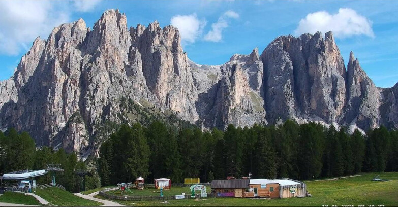 Webcam Vigo di Fassa-Pera-Ciampedìe - Vigo - dirupi di Larsech