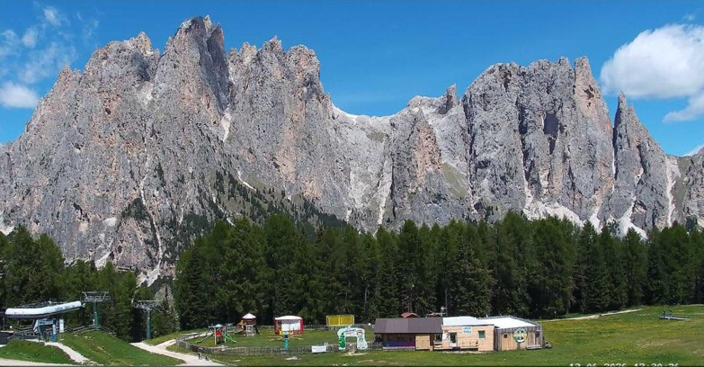 Webcam Vigo di Fassa-Pera-Ciampedìe - Vigo - dirupi di Larsech