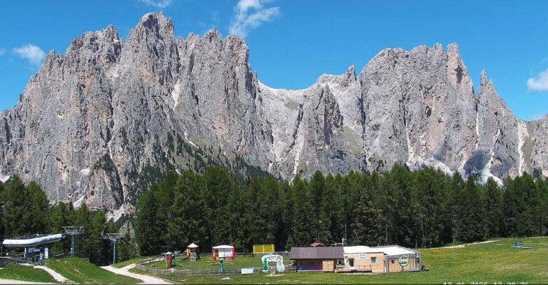 Webcam Vigo di Fassa-Pera-Ciampedìe - Vigo - dirupi di Larsech