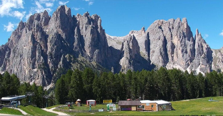Webcam Vigo di Fassa-Pera-Ciampedìe - Vigo - dirupi di Larsech