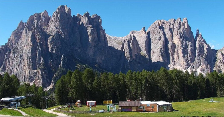 Webcam Vigo di Fassa-Pera-Ciampedìe - Vigo - dirupi di Larsech
