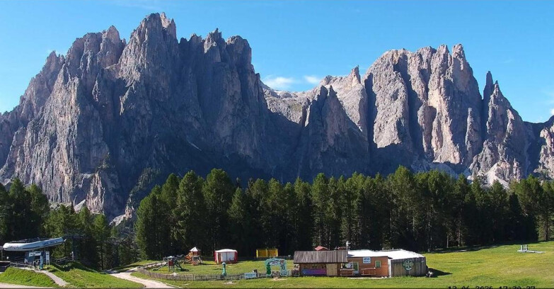 Webcam Vigo di Fassa-Pera-Ciampedìe - Vigo - dirupi di Larsech