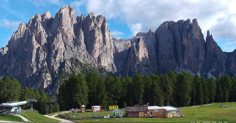 Webcam Vigo di Fassa-Pera-Ciampedìe - Vigo - dirupi di Larsech