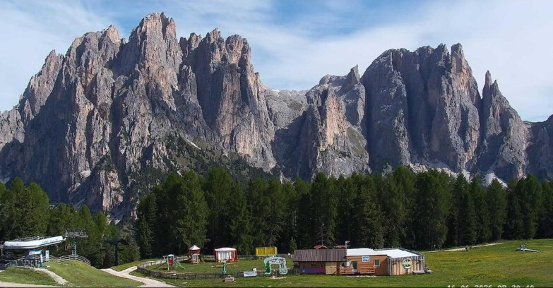 Webcam Vigo di Fassa-Pera-Ciampedìe - Vigo - dirupi di Larsech
