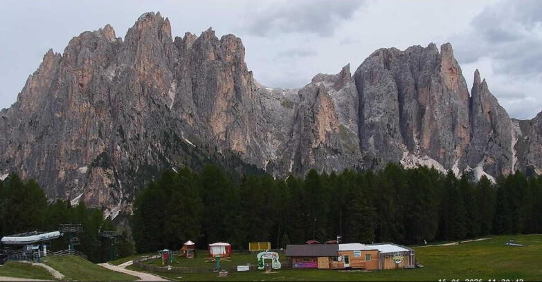 Webcam Vigo di Fassa-Pera-Ciampedìe - Vigo - dirupi di Larsech