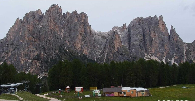 Webcam Vigo di Fassa-Pera-Ciampedìe - Vigo - dirupi di Larsech