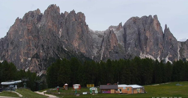 Webcam Vigo di Fassa-Pera-Ciampedìe - Vigo - dirupi di Larsech