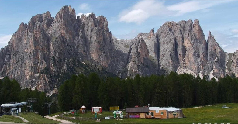 Webcam Vigo di Fassa-Pera-Ciampedìe - Vigo - dirupi di Larsech