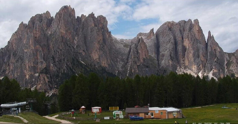 Webcam Vigo di Fassa-Pera-Ciampedìe - Vigo - dirupi di Larsech