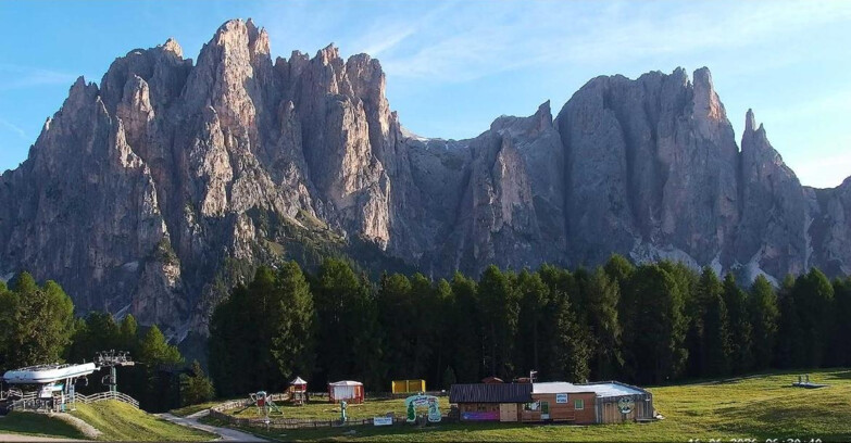 Webcam Vigo di Fassa-Pera-Ciampedìe - Vigo - dirupi di Larsech