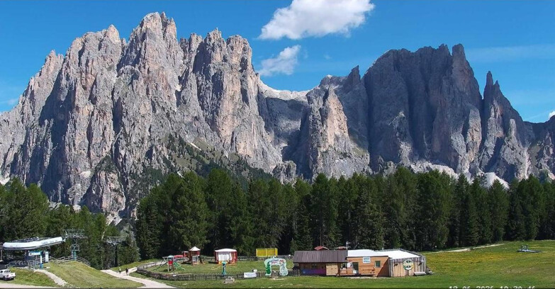 Webcam Vigo di Fassa-Pera-Ciampedìe - Vigo - dirupi di Larsech