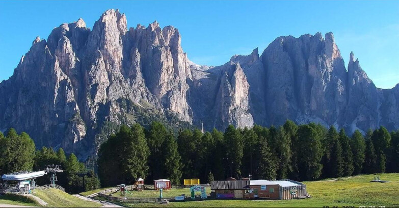 Webcam Vigo di Fassa-Pera-Ciampedìe - Vigo - dirupi di Larsech
