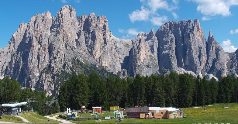 Webcam Vigo di Fassa-Pera-Ciampedìe - Vigo - dirupi di Larsech
