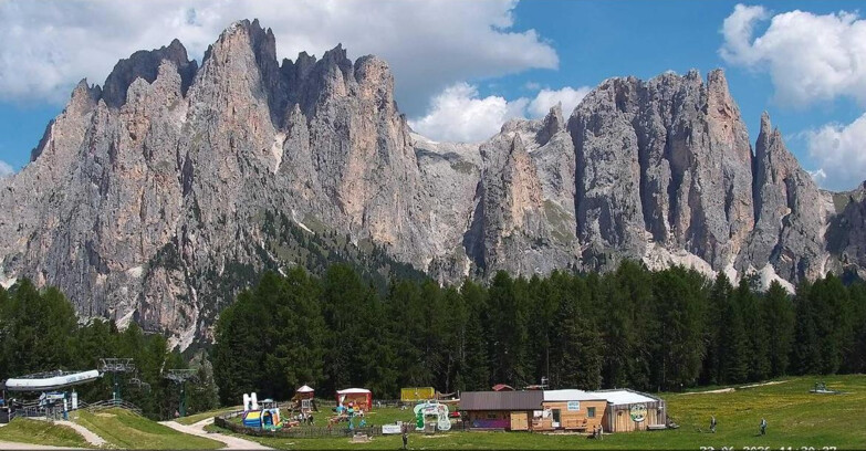 Webcam Vigo di Fassa-Pera-Ciampedie - Vigo - dirupi di Larsech