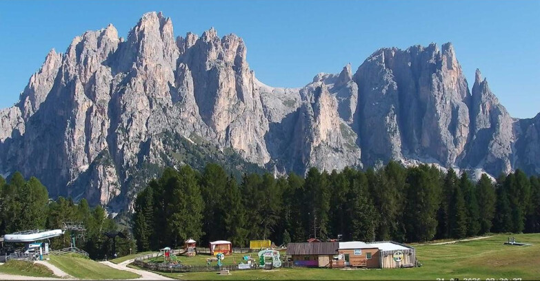 Webcam Vigo di Fassa-Pera-Ciampedìe - Vigo - dirupi di Larsech