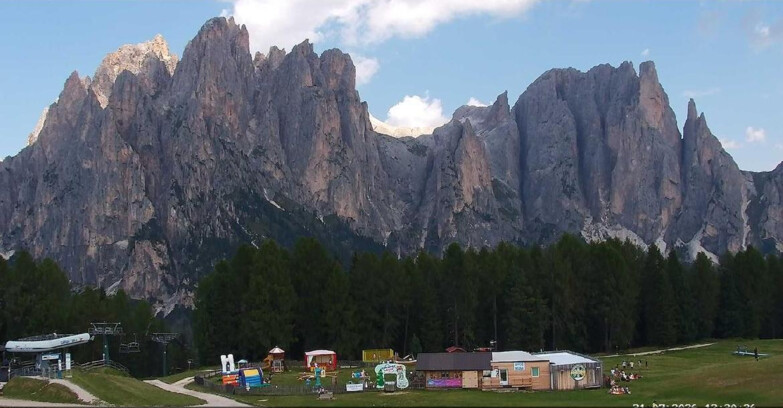 Webcam Vigo di Fassa-Pera-Ciampedìe - Vigo - dirupi di Larsech