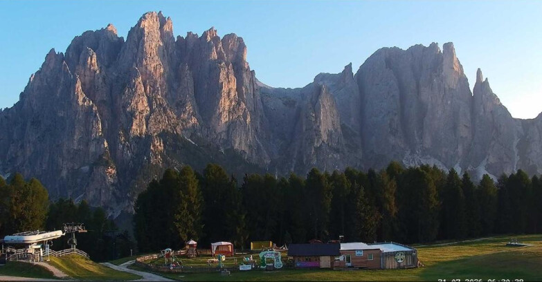 Webcam Vigo di Fassa-Pera-Ciampedìe - Vigo - dirupi di Larsech