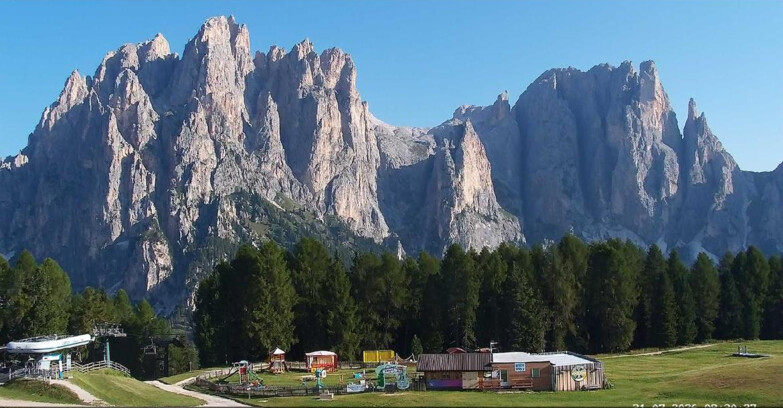 Webcam Vigo di Fassa-Pera-Ciampedìe - Vigo - dirupi di Larsech