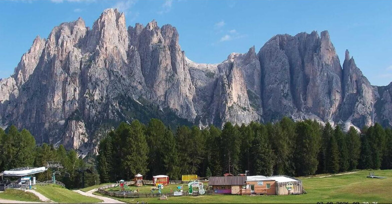 Webcam Vigo di Fassa-Pera-Ciampedìe - Vigo - dirupi di Larsech