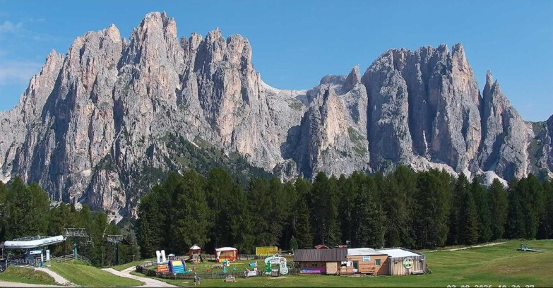 Webcam Vigo di Fassa-Pera-Ciampedìe - Vigo - dirupi di Larsech