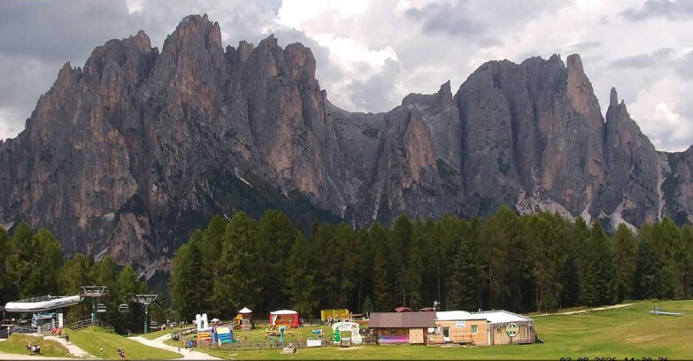Webcam Vigo di Fassa-Pera-Ciampedìe - Vigo - dirupi di Larsech