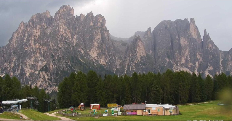 Webcam Vigo di Fassa-Pera-Ciampedìe - Vigo - dirupi di Larsech
