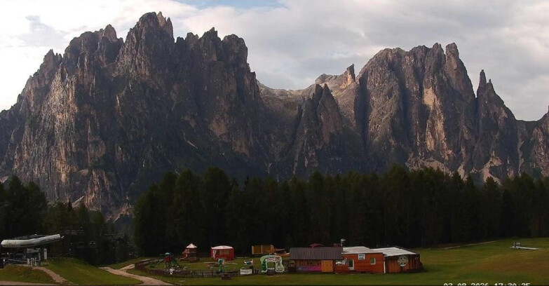 Webcam Vigo di Fassa-Pera-Ciampedìe - Vigo - dirupi di Larsech