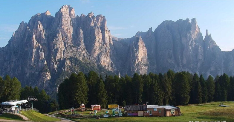 Webcam Vigo di Fassa-Pera-Ciampedìe - Vigo - dirupi di Larsech