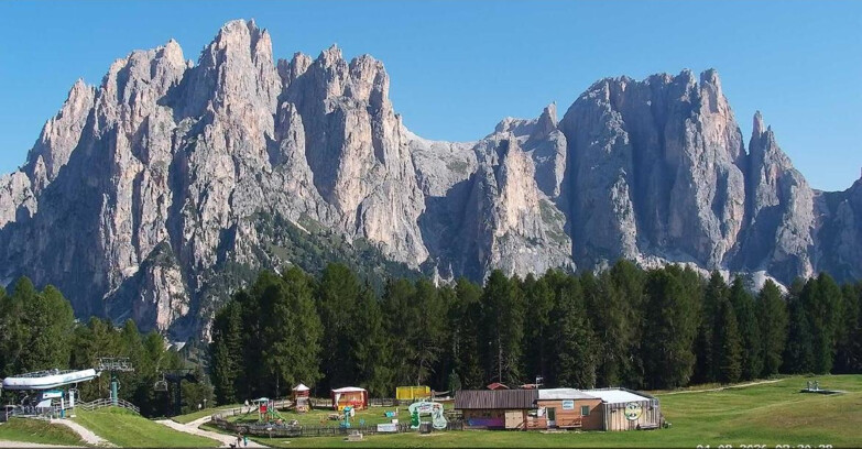 Webcam Vigo di Fassa-Pera-Ciampedìe - Vigo - dirupi di Larsech