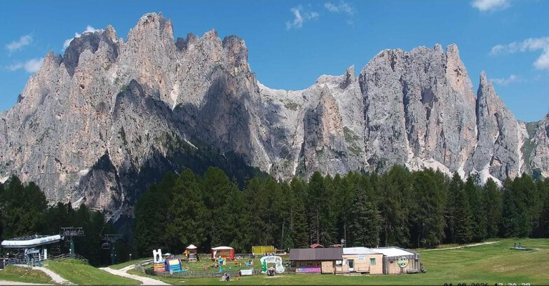 Webcam Vigo di Fassa-Pera-Ciampedìe - Vigo - dirupi di Larsech