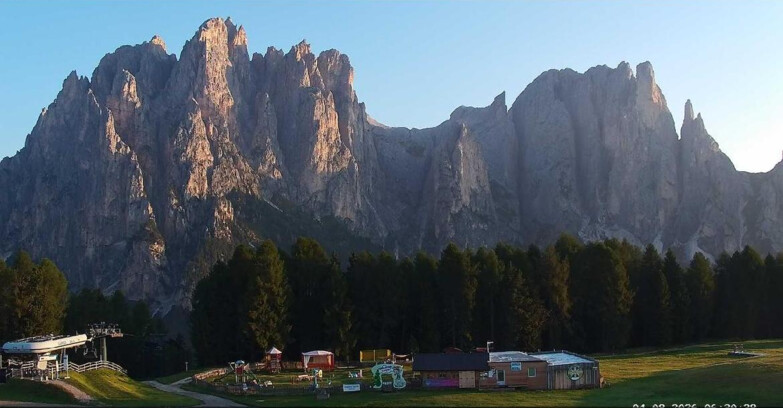 Webcam Vigo di Fassa-Pera-Ciampedìe - Vigo - dirupi di Larsech