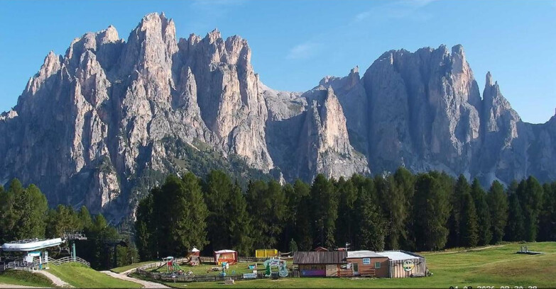 Webcam Vigo di Fassa-Pera-Ciampedìe - Vigo - dirupi di Larsech