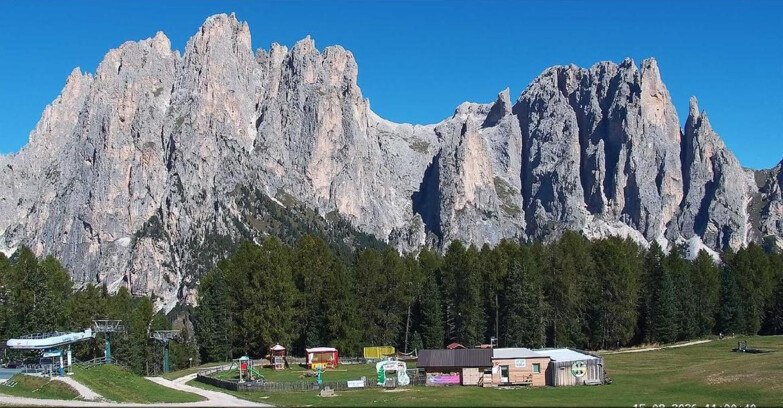 Webcam Vigo di Fassa-Pera-Ciampedìe - Vigo - dirupi di Larsech